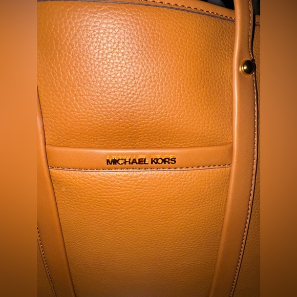 Michael Kors purse - Picture 3 of 6